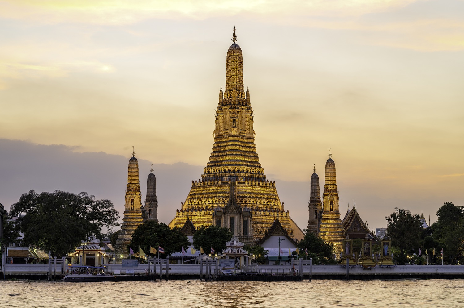 Wat Arun Temple at sunset in Bangkok