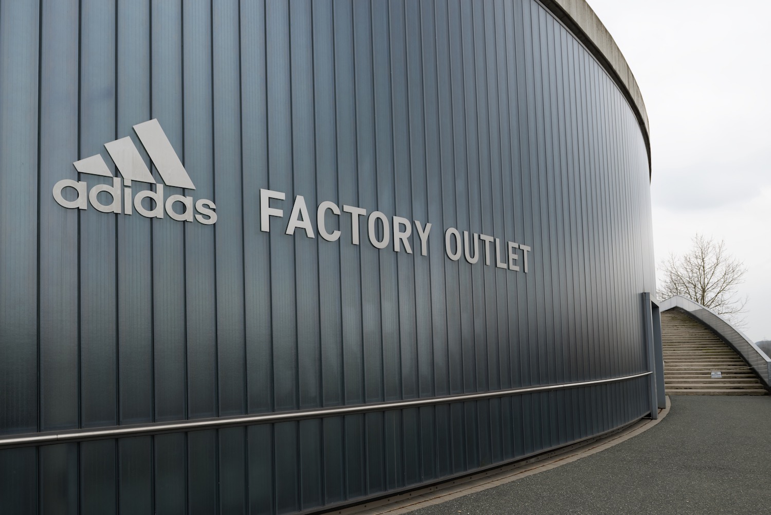Adidas, Outlet Store