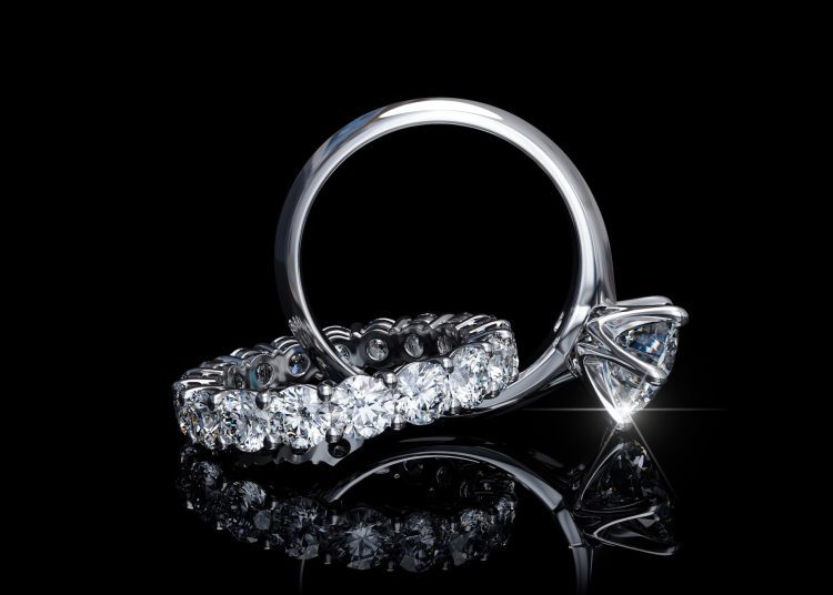 δαχτυλίδι με διαμάντια