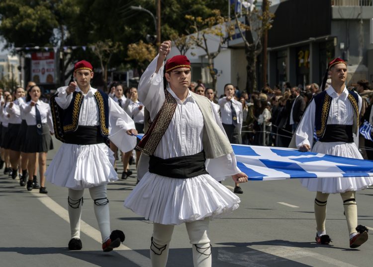 τσολιάδες στη παρέλαση