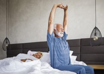 Γιατί οι ηλικιωμένοι ξυπνούν τόσο νωρίς;