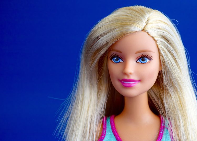 Barbie: Η ιστορία πίσω από την αγαπημένη κούκλα των παιδικών μας χρόνων