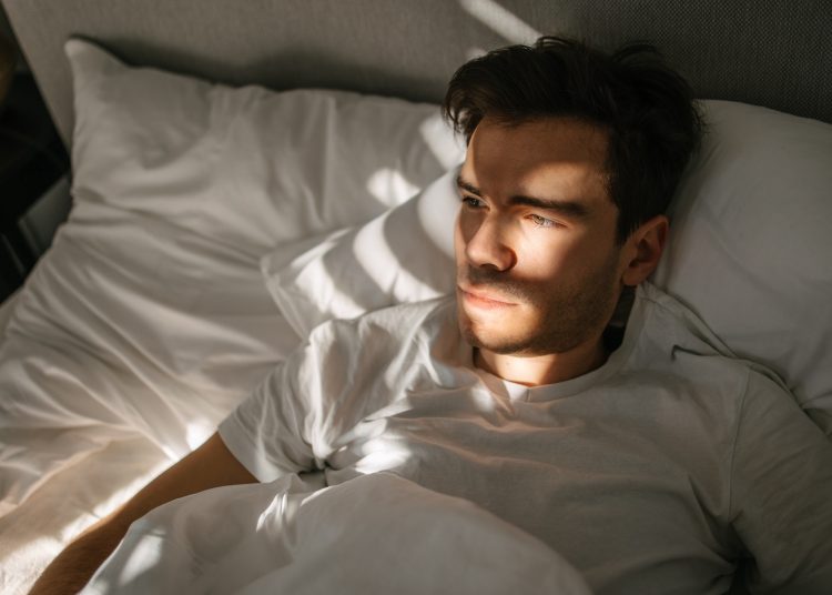 ο εγκέφαλός σας σκέφτεται υπερβολικά πριν τον ύπνο
