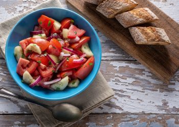 σαλάτα αγγούρι και ντομάτα