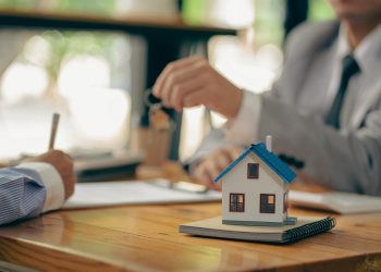 Γιατί τα σπίτια είναι τόσο ακριβά