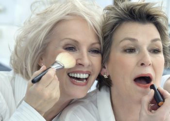 μακιγιάζ σε ώριμη επιδερμίδα