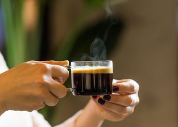Καφεΐνη: Πόσο καφέ μπορούμε να πίνουμε την ημέρα;