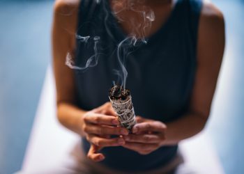 Γιατί καίμε φασκόμηλο