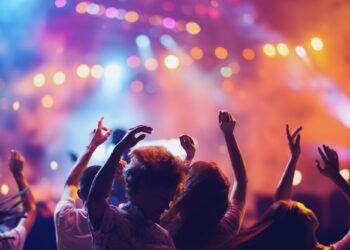 Διάσημα τραγούδια που «γεννήθηκαν» κατά τύχη!