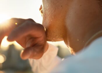 Η μυρωδιά του ιδρώτα των άλλων ενδέχεται να βοηθά στην αντιμετώπιση του κοινωνικού άγχους