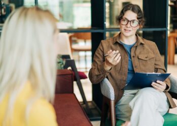 Οι προκλήσεις της σύγχρονης ζωής στρέφουν τους Millennials στην ψυχοθεραπεία