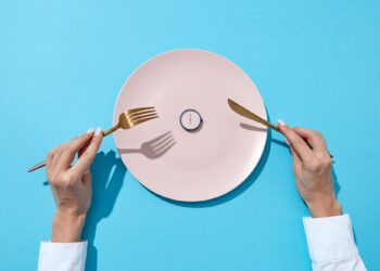 Η καλύτερη ώρα να τρώμε τα γεύματά μας, σύμφωνα με την επιστήμη