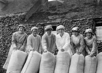 Πώς η αλευροβιομηχανία στις ΗΠΑ άλλαξε τη μόδα και έσωσε την αξιοπρέπεια των οικογενειών;