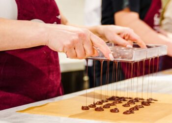 Τι κάνει τη σοκολάτα τόσο εθιστική;