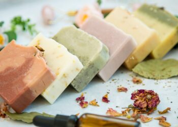 DIY: Φτιάξτε μόνοι σας σπιτικά αρωματικά σαπουνάκια