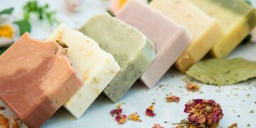 DIY: Φτιάξτε μόνοι σας σπιτικά αρωματικά σαπουνάκια