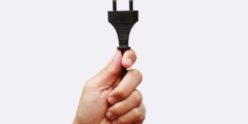 Οι 6 συσκευές που πρέπει να αποσυνδέετε πριν φύγετε για διακοπές