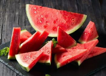Πώς να αποθηκεύσετε το κομμένο καρπούζι ώστε να παραμένει φρέσκο