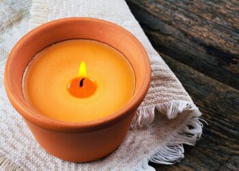 Πόσο επικίνδυνη είναι η σιτρονέλα που αναπνέουμε από τα κεριά;