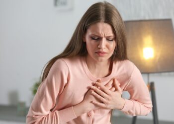 Έμφραγμα στις γυναίκες: Τα 3 προειδοποιητικά συμπτώματα που πρέπει όλες να γνωρίζουν