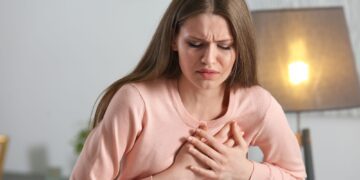 Έμφραγμα στις γυναίκες: Τα 3 προειδοποιητικά συμπτώματα που πρέπει όλες να γνωρίζουν