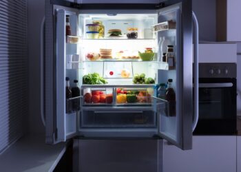 Ποια τρόφιμα δεν πρέπει να βάζουμε ποτέ στην πόρτα του ψυγείου και γιατί