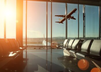 Ζυγαριά στον αέρα: Πρέπει οι αεροπορικές να χρεώνουν με βάση το βάρος των επιβατών;