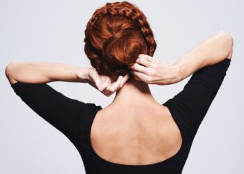 Μπορεί ένα χτένισμα να φθείρει τα μαλλιά μας;