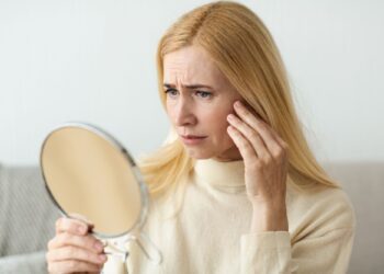 Οι 8 συνήθειες που έχει αποδειχθεί ότι προλαμβάνουν τις ρυτίδες