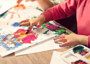 Πώς η ζωγραφική επηρεάζει την ανάπτυξη του εγκεφάλου στα παιδιά;