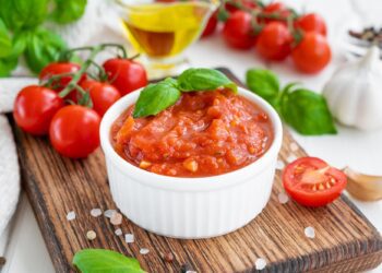Σπιτική κέτσαπ χωρίς συντηρητικά: Η πιο εύκολη συνταγή με 7 υλικά