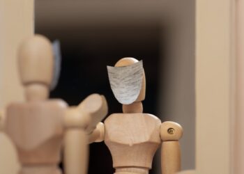 Τέσσερις συνήθειες που δείχνουν χαμηλή αυτοεκτίμηση, σύμφωνα με την ψυχολογία