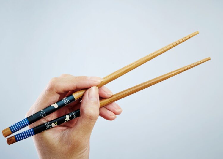 DIY με chopsticks: 5 πρωτότυποι τρόποι να αξιοποιήσετε τα ξυλάκια από το σούσι
