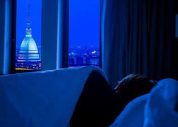 Γιατί η ζωή στην πόλη μας κρατάει ξύπνιους; 