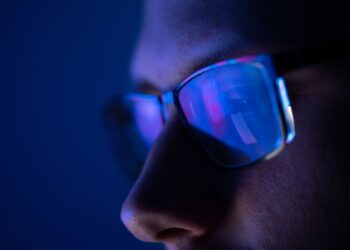 Πώς επηρεάζει η οθόνη του κινητού την όρασή μας;