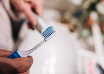 Πώς να επιλέξετε την ιδανική οδοντόβουρτσα