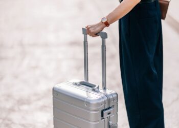 Πώς θα εξοικονομήσουμε χώρο στη βαλίτσα μας;