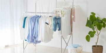 Το κόλπο για να στεγνώσετε τα ρούχα μέσα στο σπίτι χωρίς στεγνωτήριο