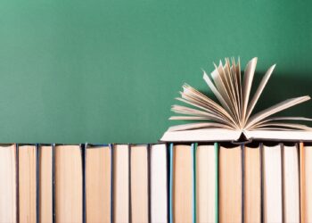 5 κλασικά βιβλία που αξίζουν μία θέση στη συλλογή μας