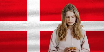 Η Δανία ετοιμάζεται να απαγορεύσει τα social media σε παιδιά κάτω των 15 ετών