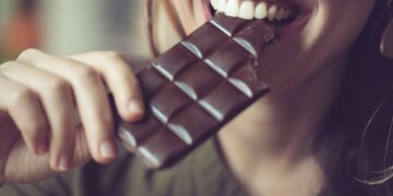 Μαύρη σοκολάτα: Ο κρυφός προστάτης της καρδιάς μας
