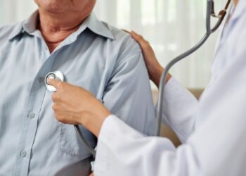 Οι καρδιολόγοι προειδοποιούν: Παράξενα σημάδια που δεν πρέπει να αγνοείτε