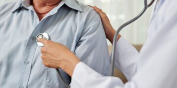 Οι καρδιολόγοι προειδοποιούν: Παράξενα σημάδια που δεν πρέπει να αγνοείτε