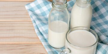 Ποιο γάλα είναι καλύτερο για την υγεία, το πλήρες ή το ελαφρύ;