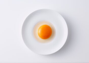 Πώς θα απομακρύνετε τη μυρωδιά αυγού από πιάτα και ποτήρια;