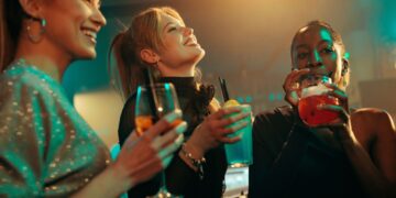 Πόσες θερμίδες έχουν τα αγαπημένα μας κοκτέιλ;