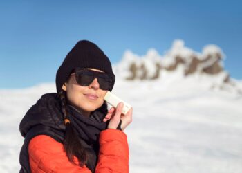 Πρέπει τελικά να φοράμε αντηλιακό τον χειμώνα;