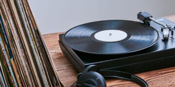 Βινύλια: Η αναγέννηση της αναλογικής μουσικής στην ψηφιακή εποχή