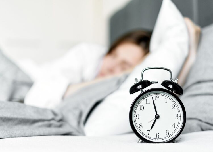 Ύπνος: Τα ασταθή ωράρια συνδέονται με αυξημένο κίνδυνο καρδιακής προσβολής και εγκεφαλικού