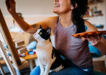 Μπορούμε να διασκεδάσουμε πραγματικά μόνοι μας;